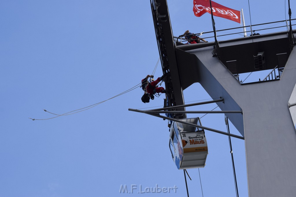 Koelner Seilbahn Gondel blieb haengen Koeln Linksrheinisch P065.JPG - Miklos Laubert